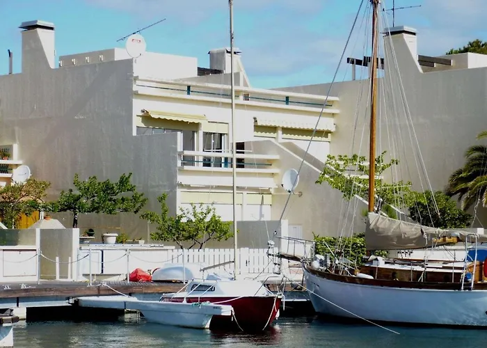 Marina Duplex 4 Couchages, Terrasse Et Solarium, Clim, Wifi, Parking, Port Camargue - Fr-1-250-217 * Le Grau-du-Roi